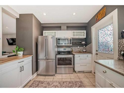 458 20 Avenue Nw, Calgary, AB - Indoor Photo Showing Kitchen