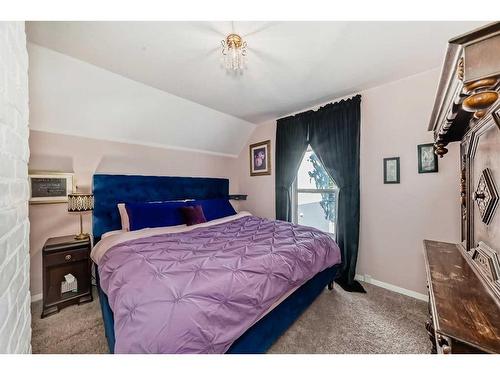 458 20 Avenue Nw, Calgary, AB - Indoor Photo Showing Bedroom