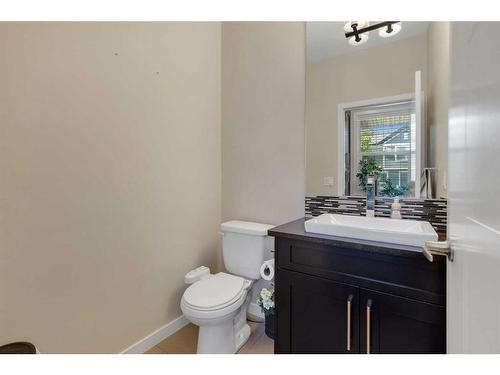 11 Nolan Hill Boulevard Nw, Calgary, AB - Indoor Photo Showing Bathroom