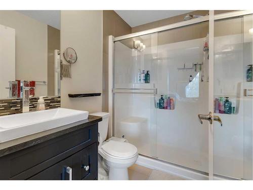 11 Nolan Hill Boulevard Nw, Calgary, AB - Indoor Photo Showing Bathroom