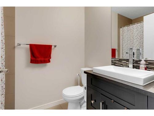 11 Nolan Hill Boulevard Nw, Calgary, AB - Indoor Photo Showing Bathroom