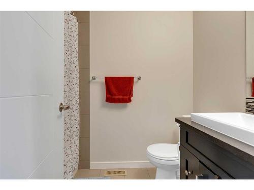 11 Nolan Hill Boulevard Nw, Calgary, AB - Indoor Photo Showing Bathroom