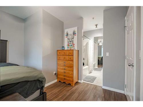 227-112 14 Avenue Se, Calgary, AB - Indoor Photo Showing Bedroom