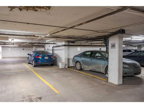 227-112 14 Avenue Se, Calgary, AB - Indoor Photo Showing Garage