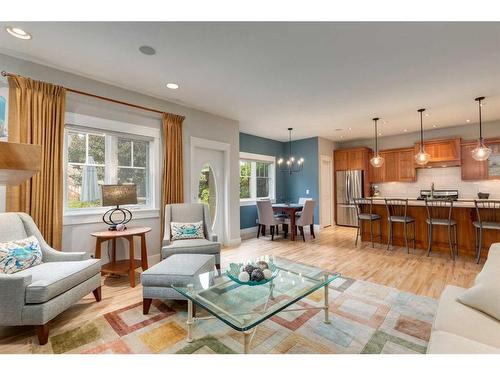 2022 7 Avenue Nw, Calgary, AB - Indoor Photo Showing Living Room