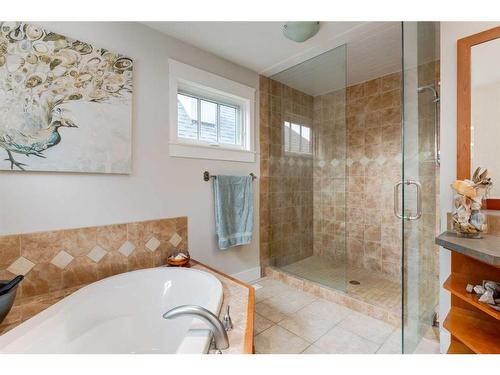 2022 7 Avenue Nw, Calgary, AB - Indoor Photo Showing Bathroom