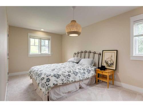 2022 7 Avenue Nw, Calgary, AB - Indoor Photo Showing Bedroom