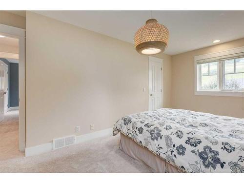 2022 7 Avenue Nw, Calgary, AB - Indoor Photo Showing Bedroom