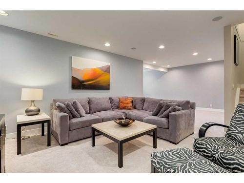 2022 7 Avenue Nw, Calgary, AB - Indoor Photo Showing Living Room