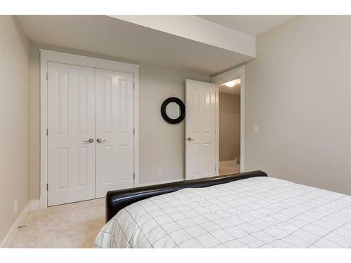 2022 7 Avenue Nw, Calgary, AB - Indoor Photo Showing Bedroom