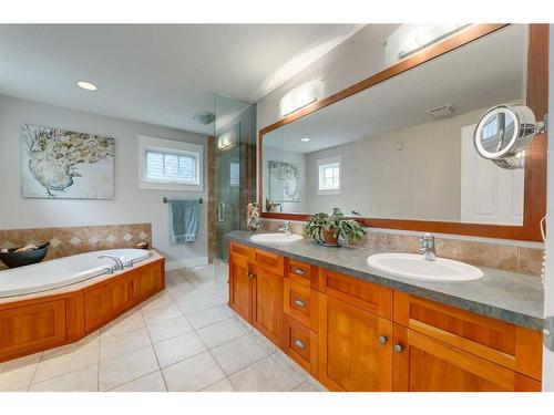 2022 7 Avenue Nw, Calgary, AB - Indoor Photo Showing Bathroom