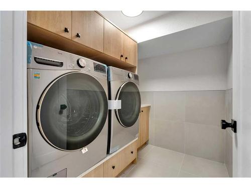 3723 Logan Crescent Sw, Calgary, AB - Indoor Photo Showing Laundry Room