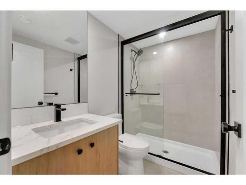 3723 Logan Crescent Sw, Calgary, AB - Indoor Photo Showing Bathroom