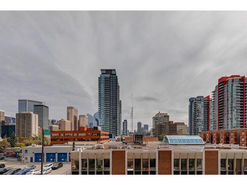 312-1053 10 Street Sw, Calgary, AB - Outdoor