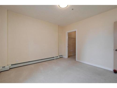 312-1053 10 Street Sw, Calgary, AB - Indoor Photo Showing Other Room