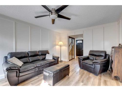 127 Midglen Place Se, Calgary, AB - Indoor Photo Showing Living Room