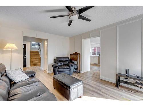 127 Midglen Place Se, Calgary, AB - Indoor Photo Showing Living Room