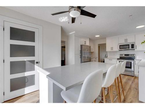 127 Midglen Place Se, Calgary, AB - Indoor Photo Showing Kitchen