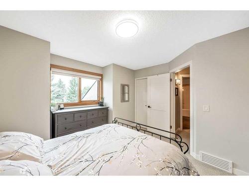 184 Scenic Hill Close Nw, Calgary, AB - Indoor Photo Showing Bedroom