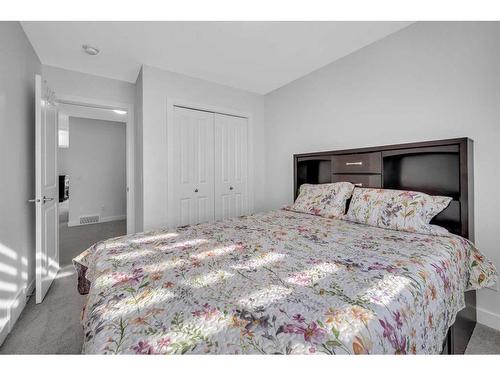 32 Ambelside Crescent Nw, Calgary, AB - Indoor Photo Showing Bedroom