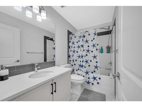 32 Ambelside Crescent Nw, Calgary, AB - Indoor Photo Showing Bathroom