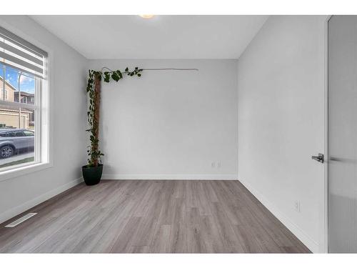 32 Ambelside Crescent Nw, Calgary, AB - Indoor Photo Showing Other Room