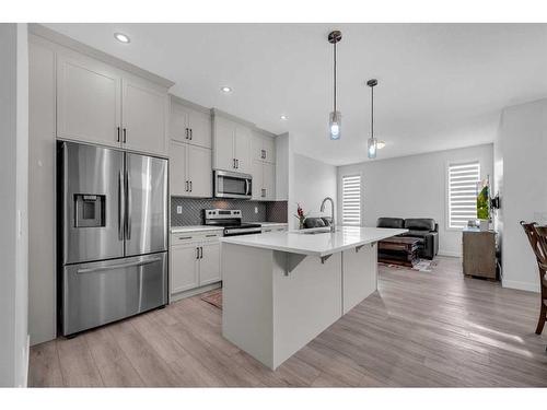 32 Ambelside Crescent Nw, Calgary, AB - Indoor Photo Showing Kitchen With Upgraded Kitchen