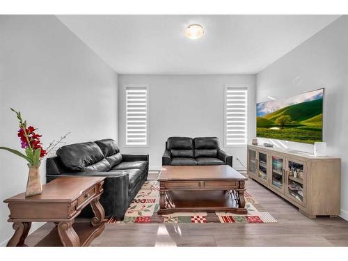 32 Ambelside Crescent Nw, Calgary, AB - Indoor Photo Showing Living Room