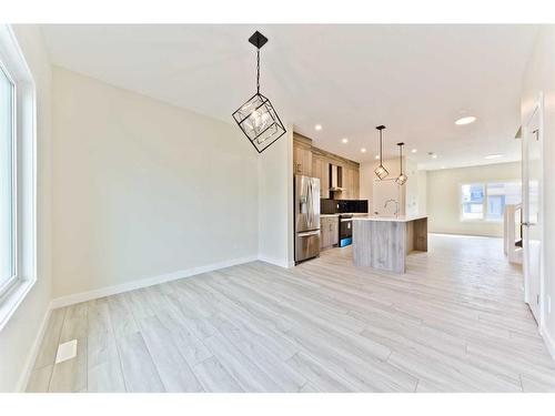 342 Midgrove Link Sw, Airdrie, AB - Indoor Photo Showing Kitchen