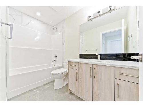 342 Midgrove Link Sw, Airdrie, AB - Indoor Photo Showing Bathroom