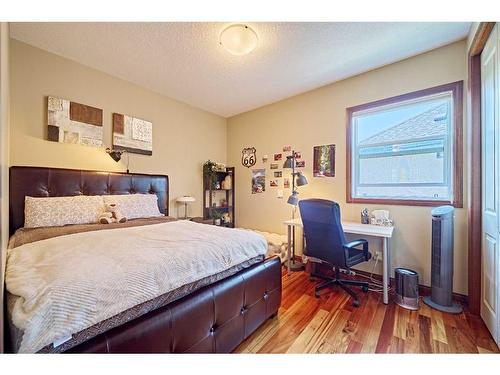 26 Quarry Point Se, Calgary, AB - Indoor Photo Showing Bedroom