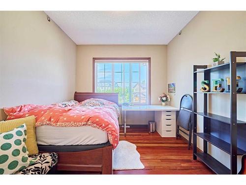 26 Quarry Point Se, Calgary, AB - Indoor Photo Showing Bedroom