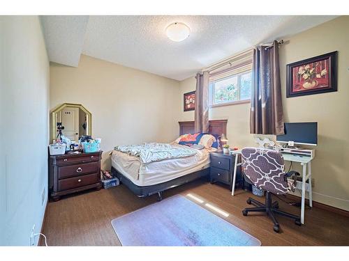 26 Quarry Point Se, Calgary, AB - Indoor Photo Showing Bedroom