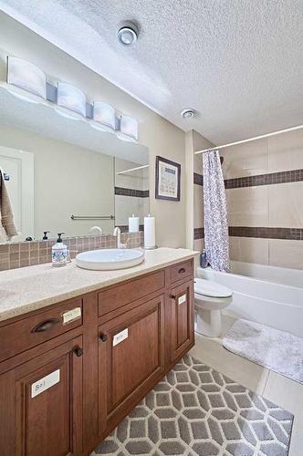 26 Quarry Point Se, Calgary, AB - Indoor Photo Showing Bathroom