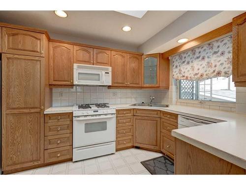 9440 Academy Drive Se, Calgary, AB - Indoor Photo Showing Kitchen