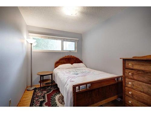 9440 Academy Drive Se, Calgary, AB - Indoor Photo Showing Bedroom