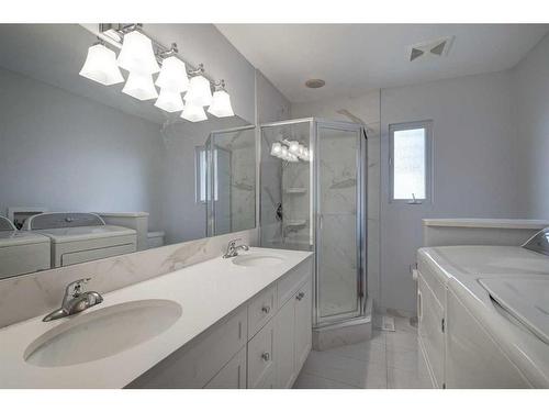 9440 Academy Drive Se, Calgary, AB - Indoor Photo Showing Bathroom