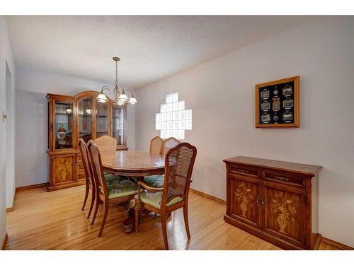 9440 Academy Drive Se, Calgary, AB - Indoor Photo Showing Dining Room