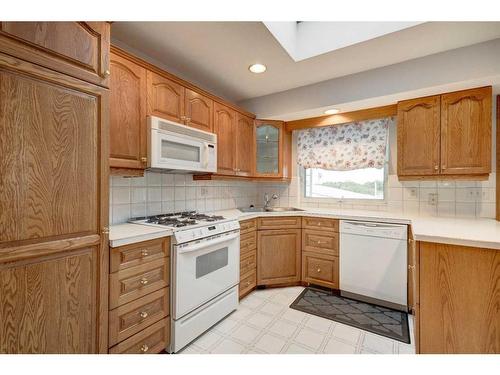 9440 Academy Drive Se, Calgary, AB - Indoor Photo Showing Kitchen