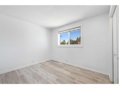 167 Castlebrook Drive Ne, Calgary, AB - Indoor Photo Showing Other Room