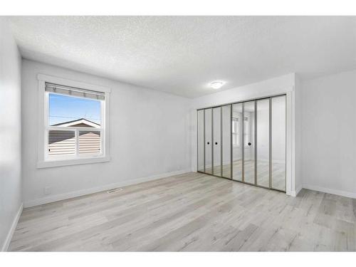 167 Castlebrook Drive Ne, Calgary, AB - Indoor Photo Showing Other Room