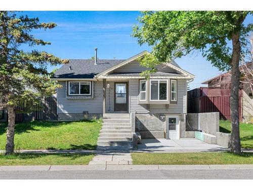 167 Castlebrook Drive Ne, Calgary, AB - Outdoor With Facade