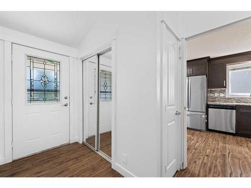 167 Castlebrook Drive Ne, Calgary, AB - Indoor Photo Showing Kitchen