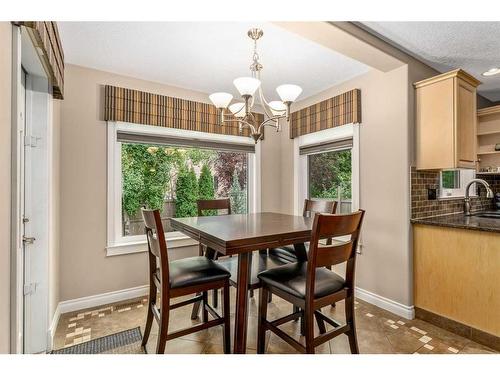 1733 Evergreen Drive Sw, Calgary, AB - Indoor Photo Showing Dining Room