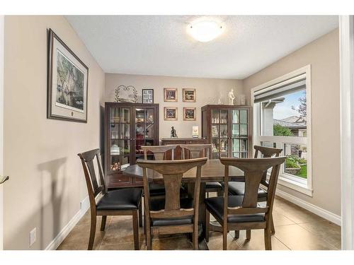 1733 Evergreen Drive Sw, Calgary, AB - Indoor Photo Showing Dining Room