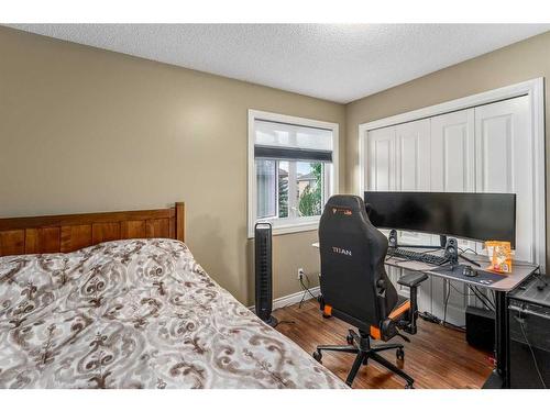 1733 Evergreen Drive Sw, Calgary, AB - Indoor Photo Showing Bedroom