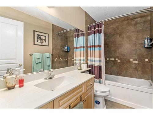 1733 Evergreen Drive Sw, Calgary, AB - Indoor Photo Showing Bathroom