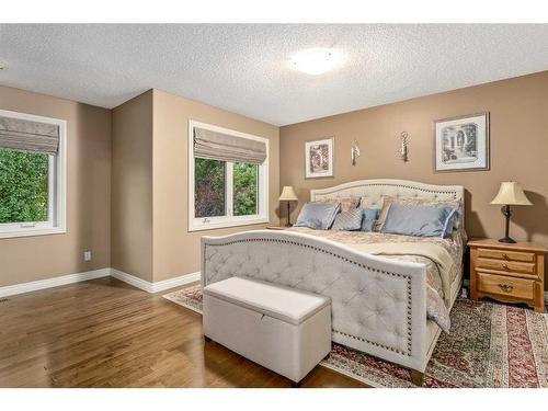 1733 Evergreen Drive Sw, Calgary, AB - Indoor Photo Showing Bedroom