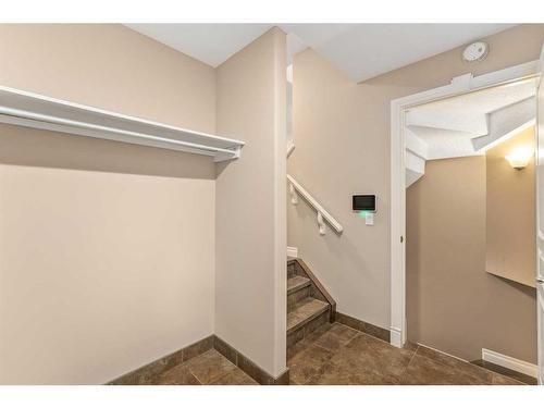 1733 Evergreen Drive Sw, Calgary, AB - Indoor Photo Showing Other Room