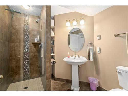 1733 Evergreen Drive Sw, Calgary, AB - Indoor Photo Showing Bathroom